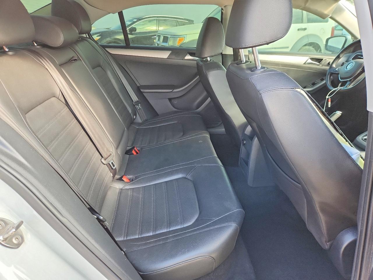2015 VOLKSWAGEN JETTA SEL photo 10