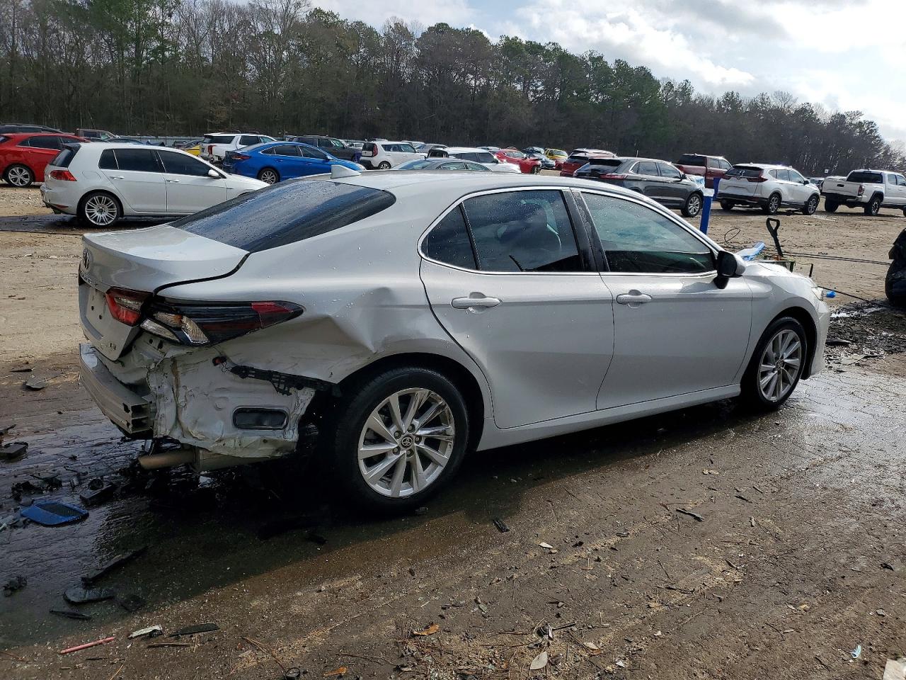 2023 TOYOTA CAMRY LE photo 3