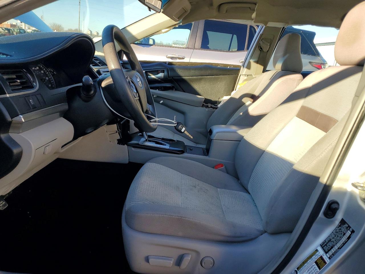 2014 TOYOTA CAMRY L photo 7