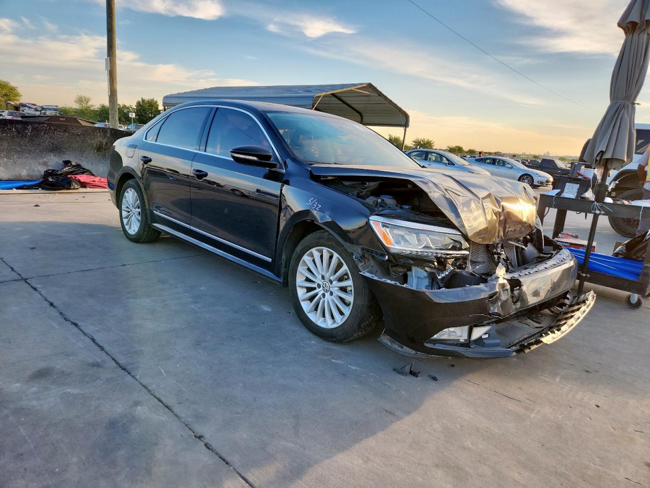 2017 VOLKSWAGEN PASSAT SE photo 4