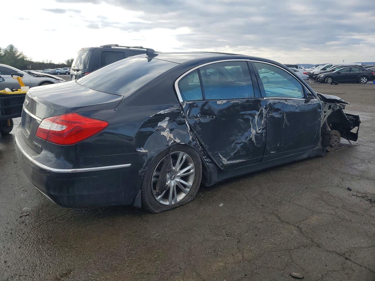 2012 HYUNDAI GENESIS 3.8L photo 3