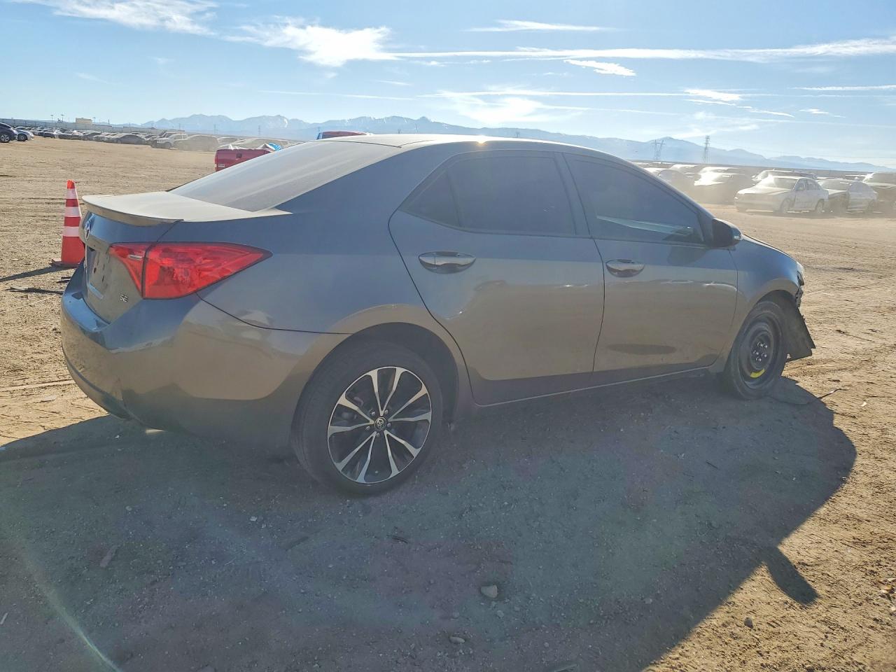 2019 TOYOTA COROLLA L photo 3