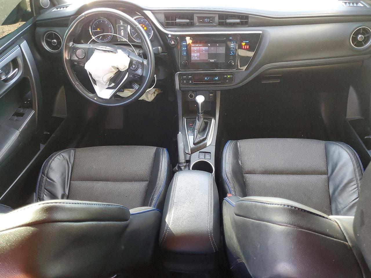 2019 TOYOTA COROLLA L photo 8