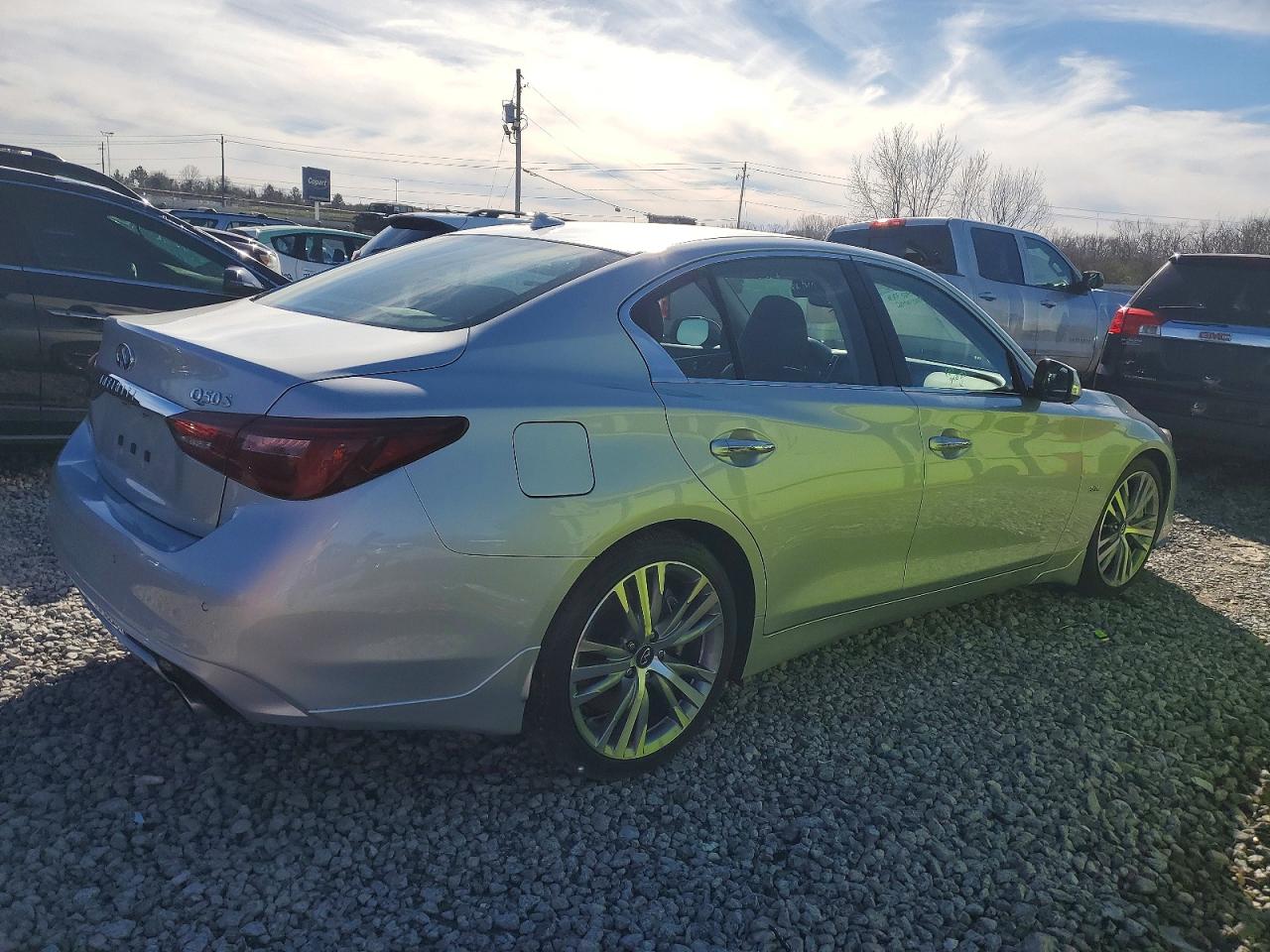 2018 INFINITI Q50 LUXE photo 3