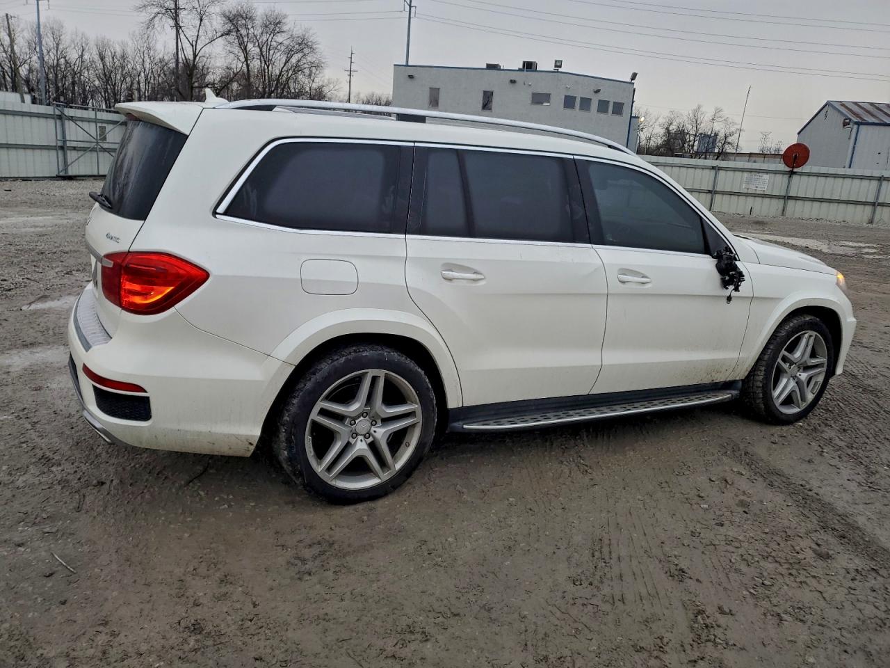 2014 MERCEDES-BENZ GL 550 4MATIC photo 3