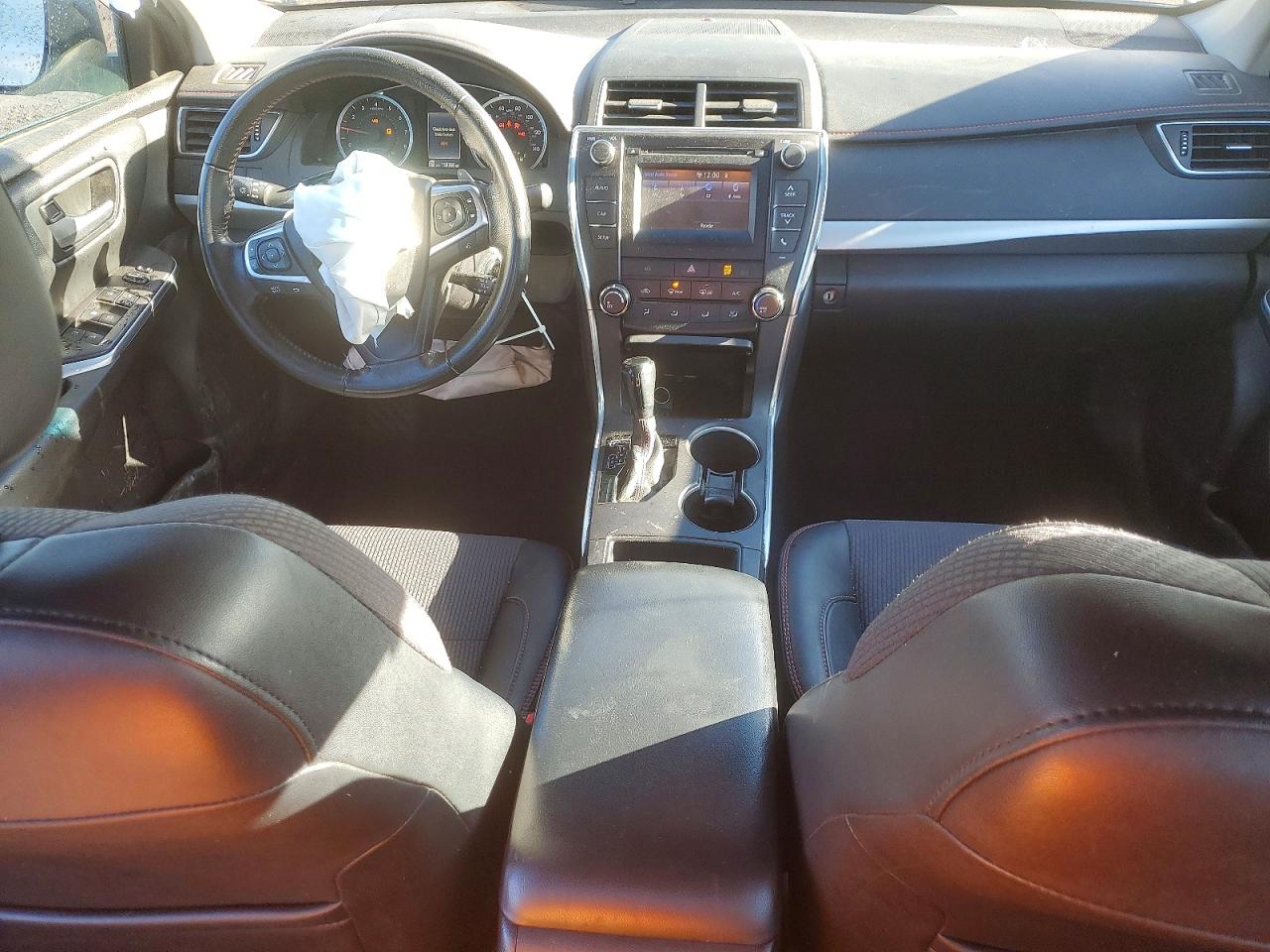 2016 TOYOTA CAMRY SE photo 8