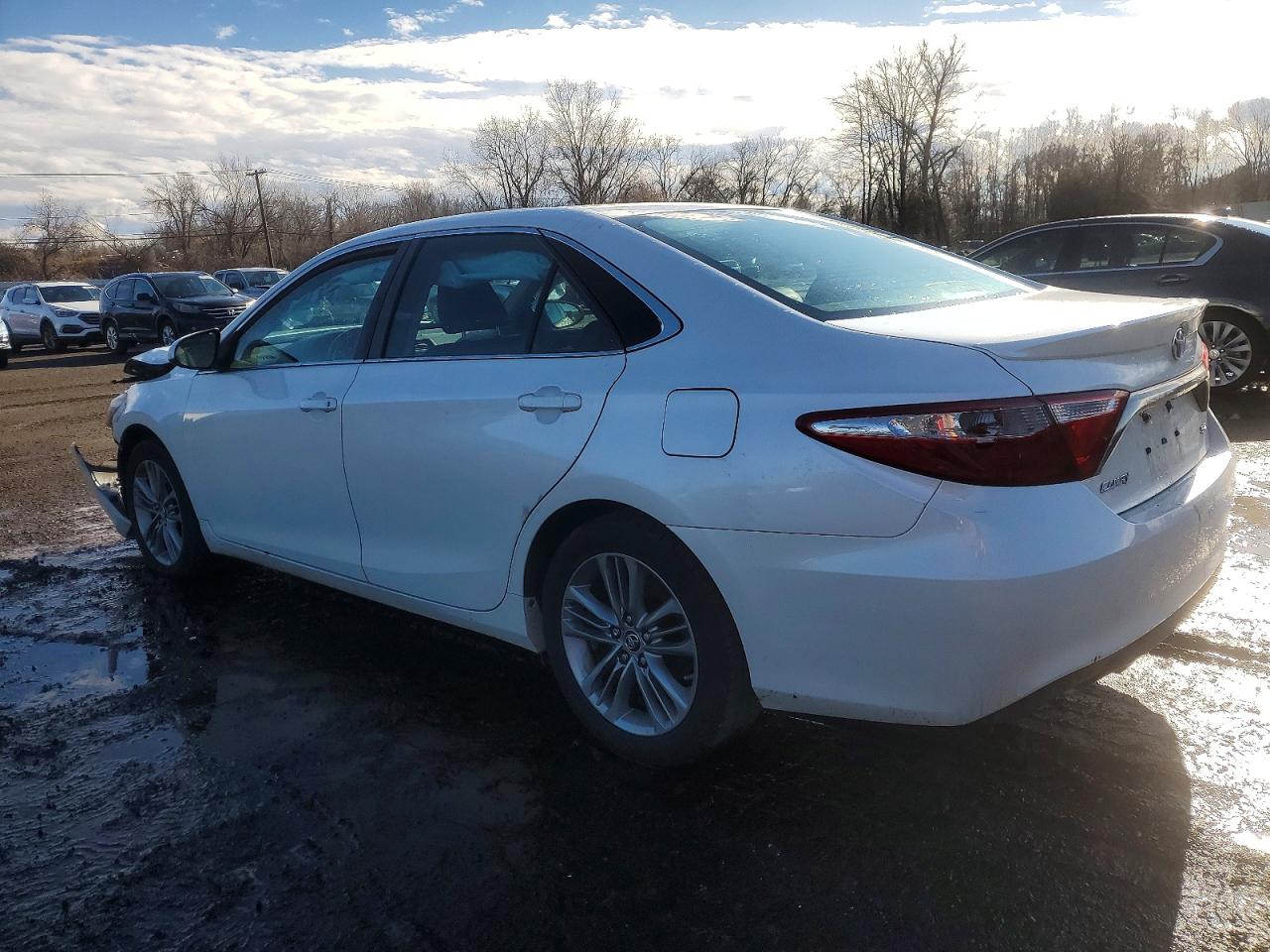2016 TOYOTA CAMRY SE photo 2