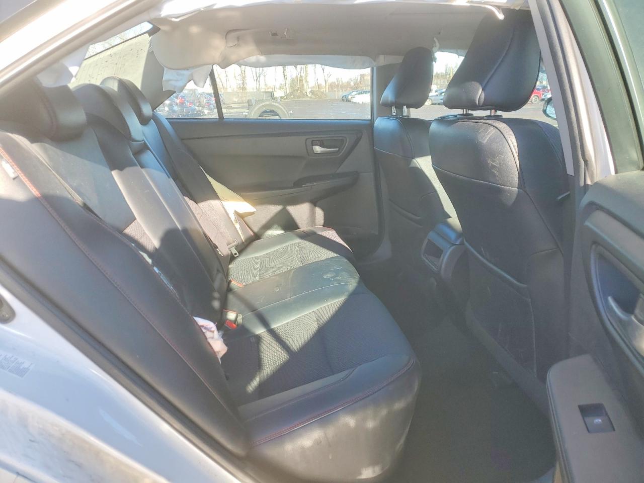 2016 TOYOTA CAMRY SE photo 10