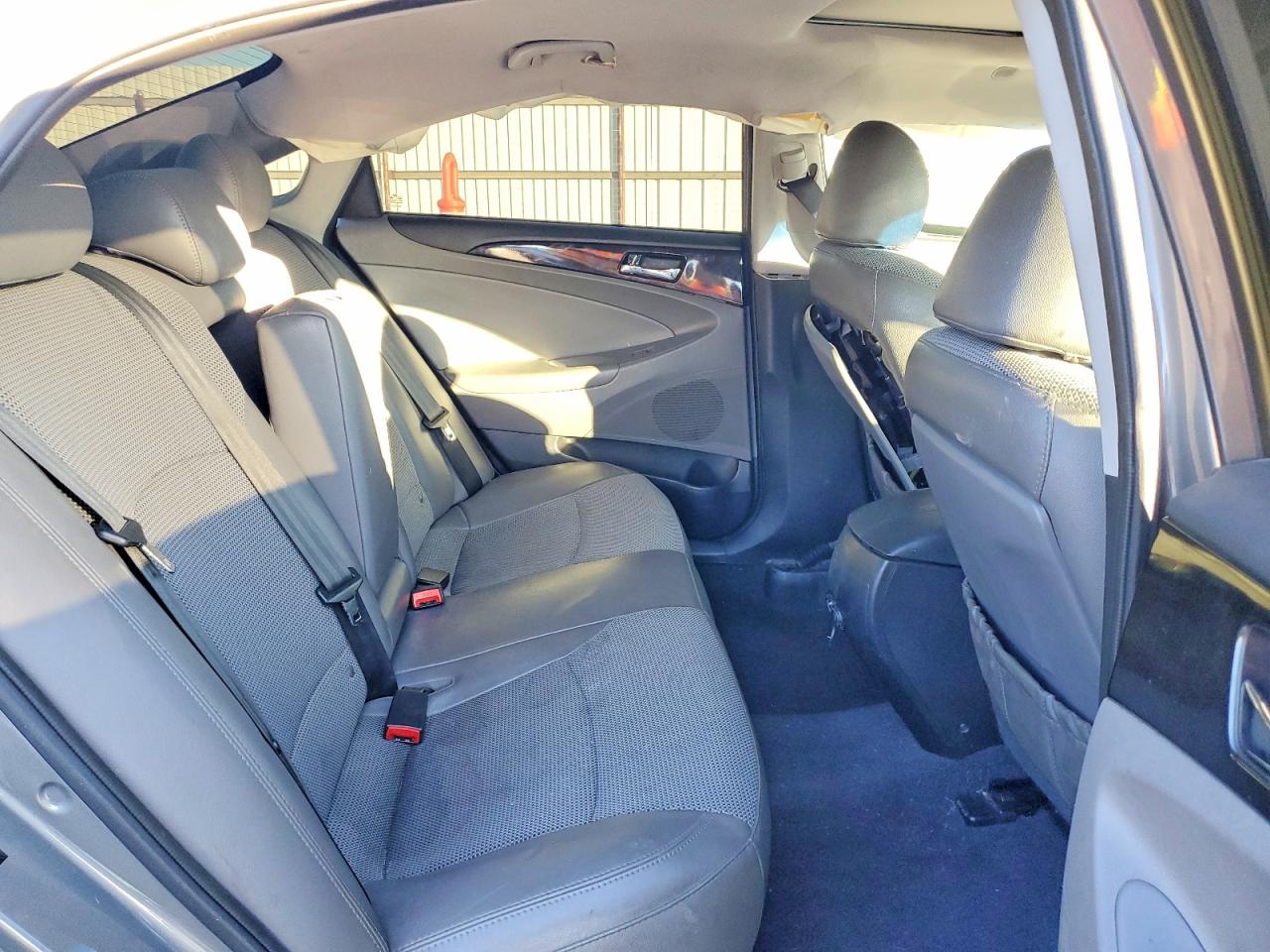 2014 HYUNDAI SONATA SE photo 19