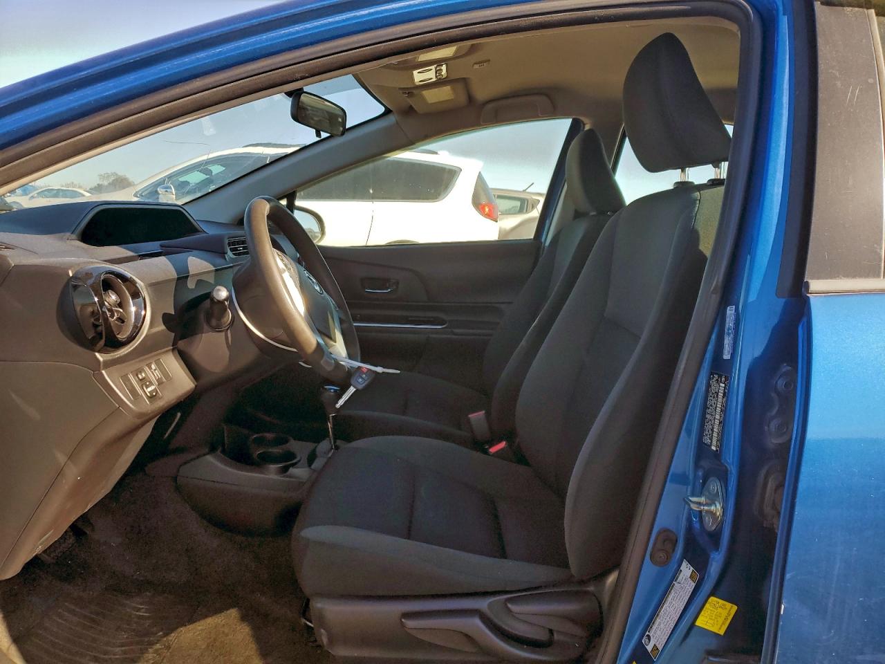 2015 TOYOTA PRIUS C photo 7