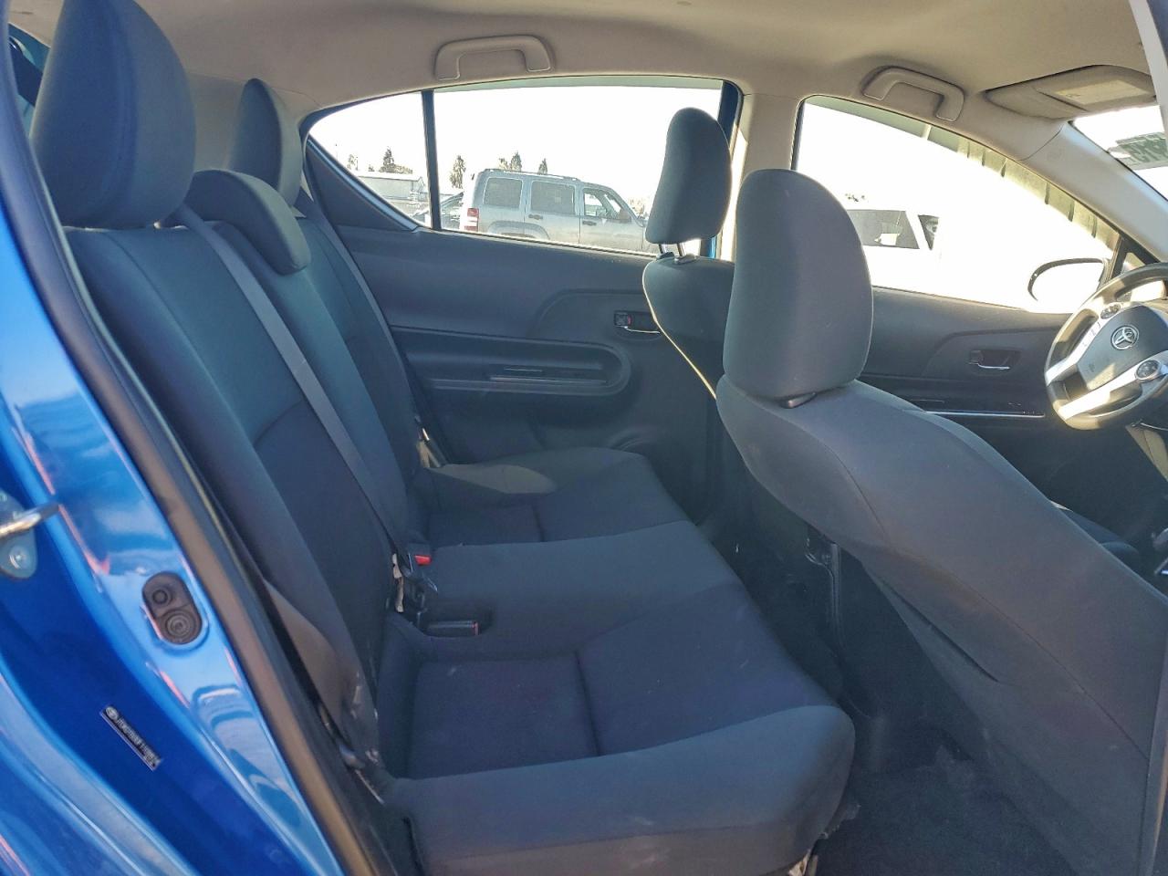 2015 TOYOTA PRIUS C photo 10