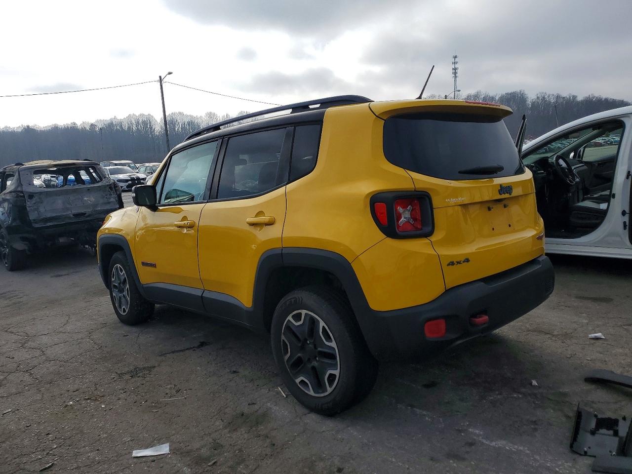2015 JEEP RENEGADE TRAILHAWK photo 2