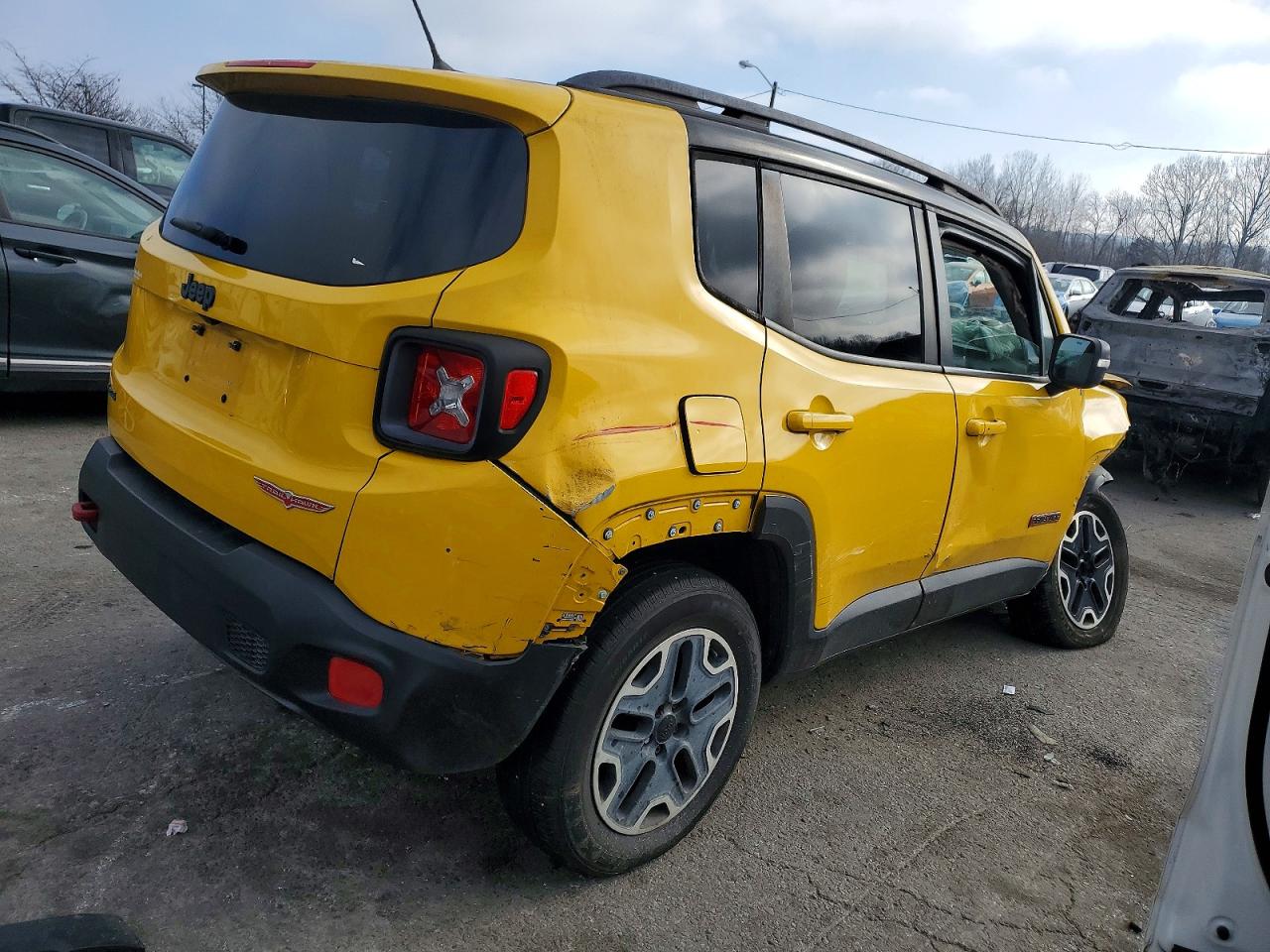 2015 JEEP RENEGADE TRAILHAWK photo 3