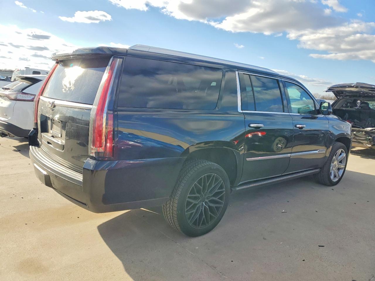 2016 CADILLAC ESCALADE ESV PREMIUM photo 3