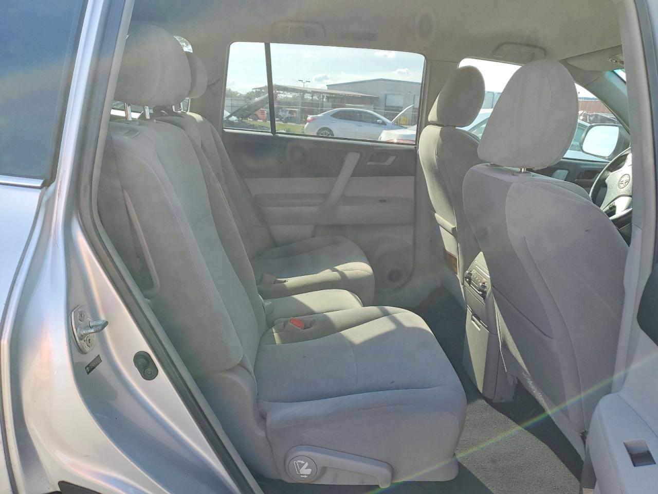 2012 TOYOTA HIGHLANDER BASE photo 11
