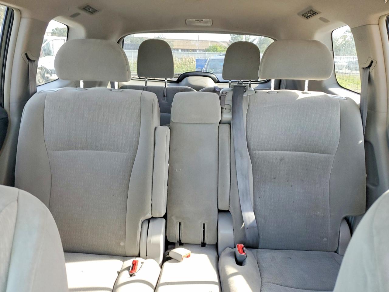 2012 TOYOTA HIGHLANDER BASE photo 10