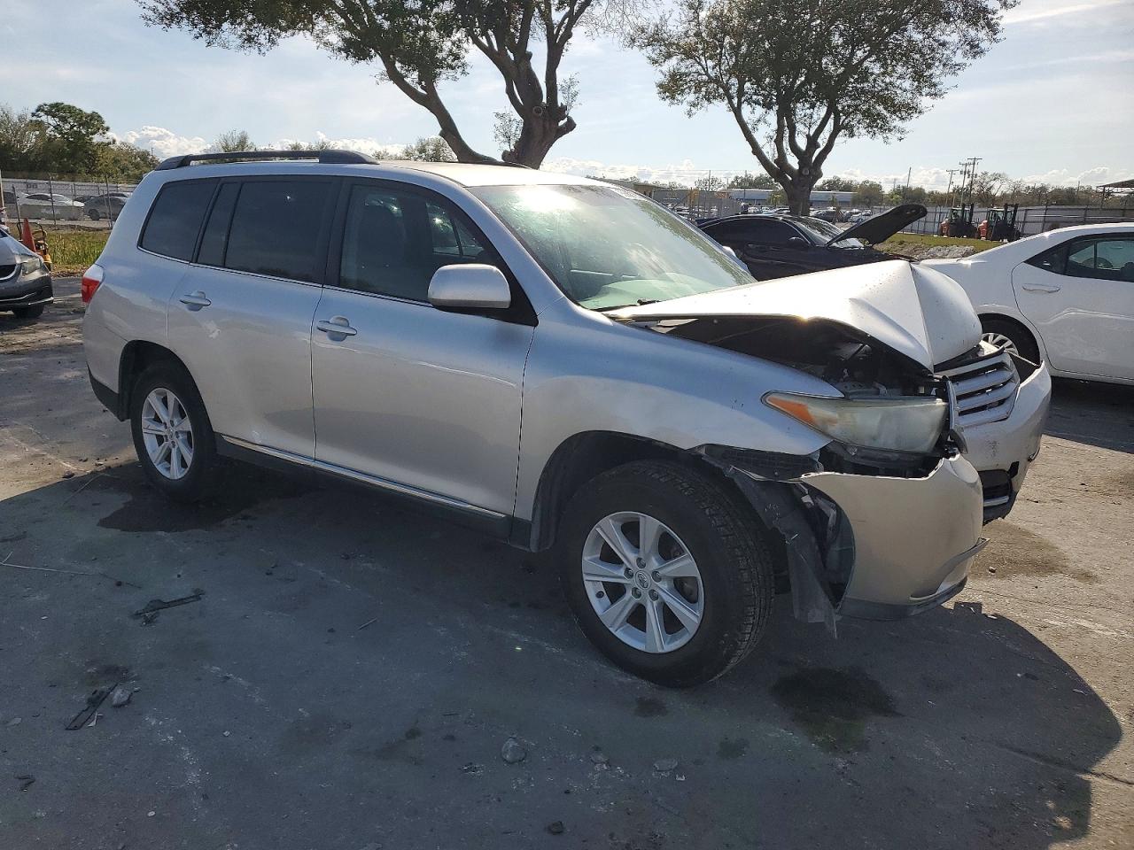 2012 TOYOTA HIGHLANDER BASE photo 4
