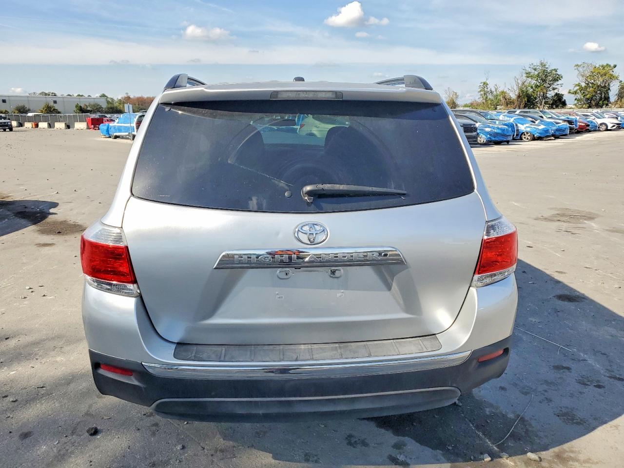 2012 TOYOTA HIGHLANDER BASE photo 6