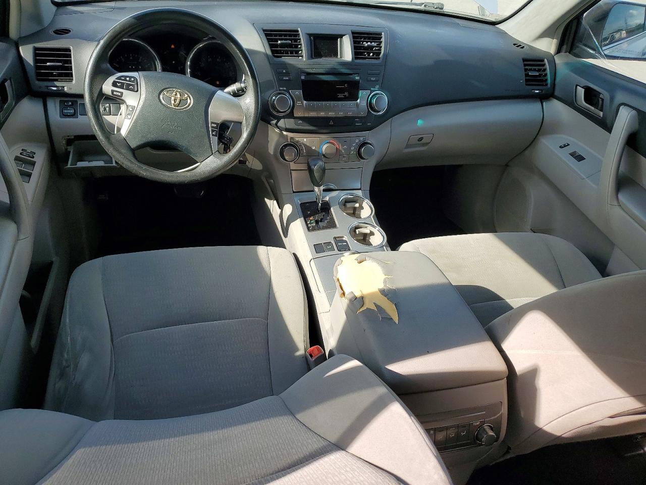 2012 TOYOTA HIGHLANDER BASE photo 8