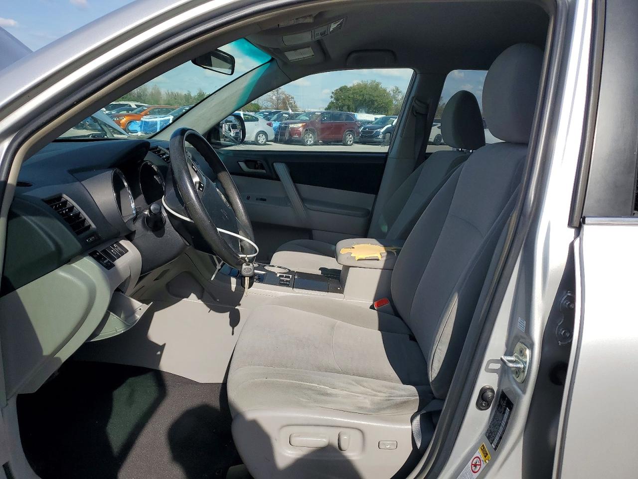 2012 TOYOTA HIGHLANDER BASE photo 7