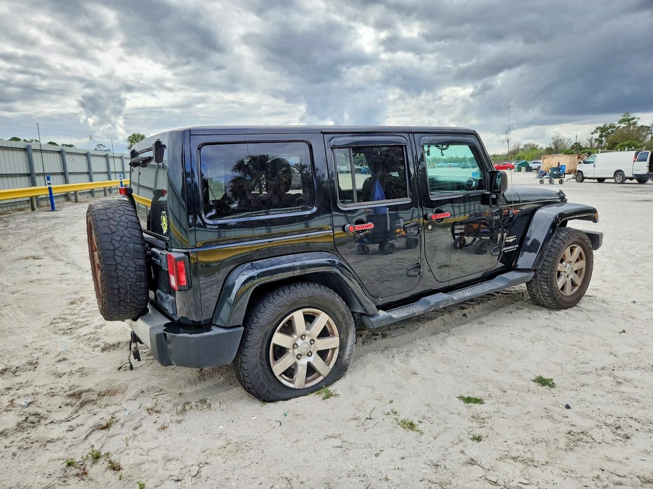 2013 JEEP WRANGLER UNLIMITED SAHARA photo 3