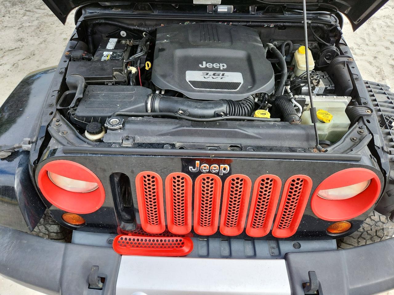 2013 JEEP WRANGLER UNLIMITED SAHARA photo 12