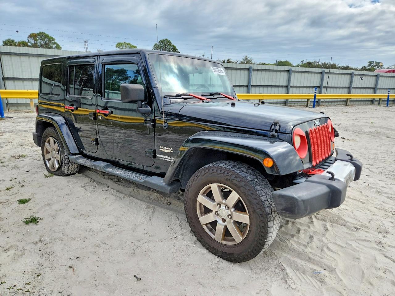 2013 JEEP WRANGLER UNLIMITED SAHARA photo 4