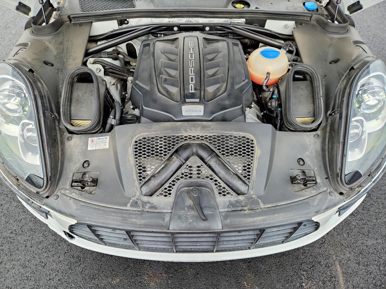2016 PORSCHE MACAN S photo 11