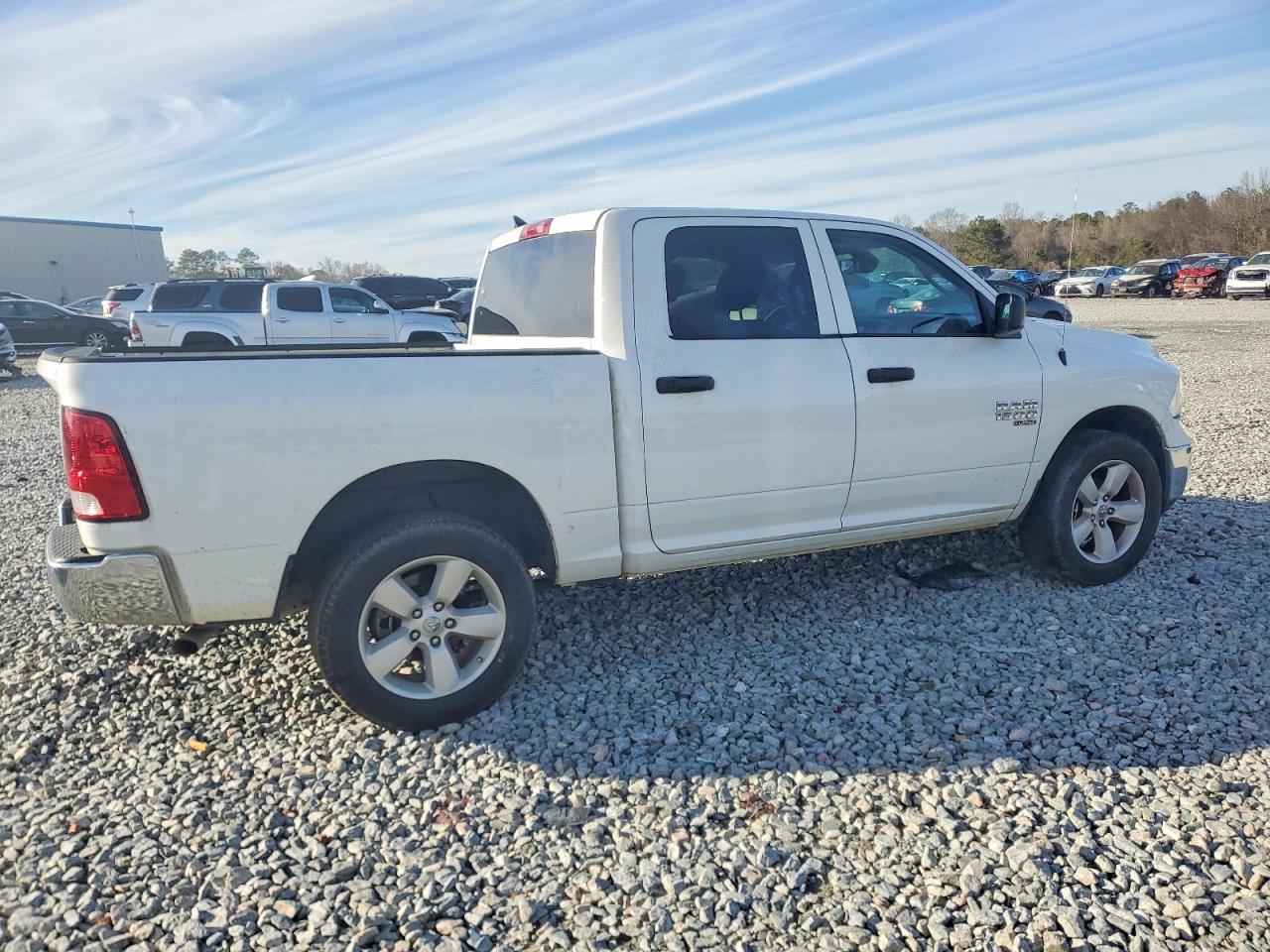 2023 RAM 1500 CLASSIC TRADESMAN photo 3