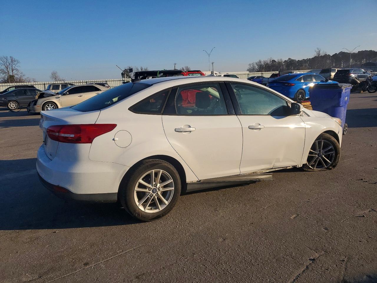 2018 FORD FOCUS SE photo 5
