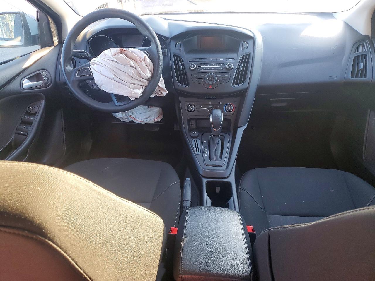 2018 FORD FOCUS SE photo 15