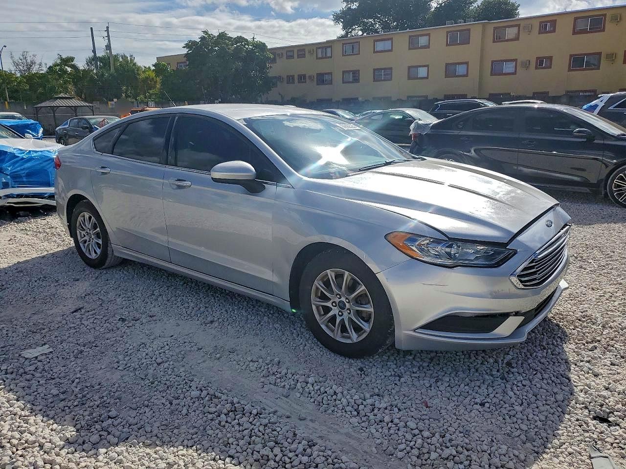 2017 FORD FUSION S photo 4