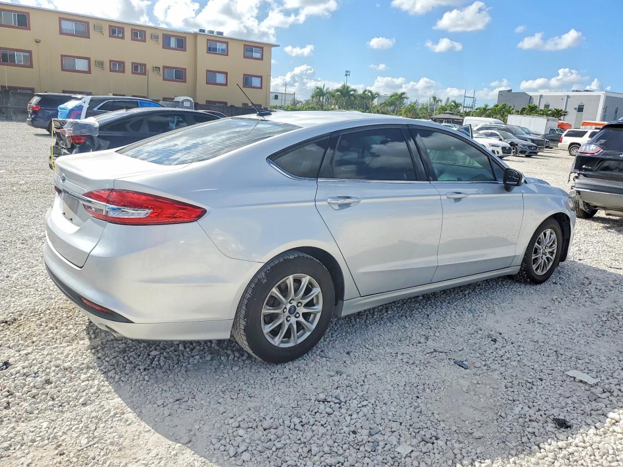 2017 FORD FUSION S photo 3