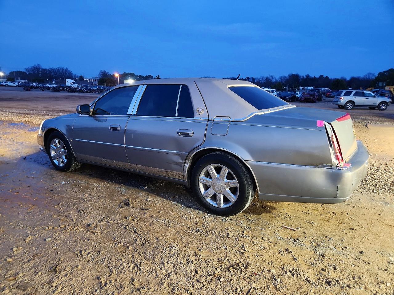 2006 CADILLAC DTS photo 2