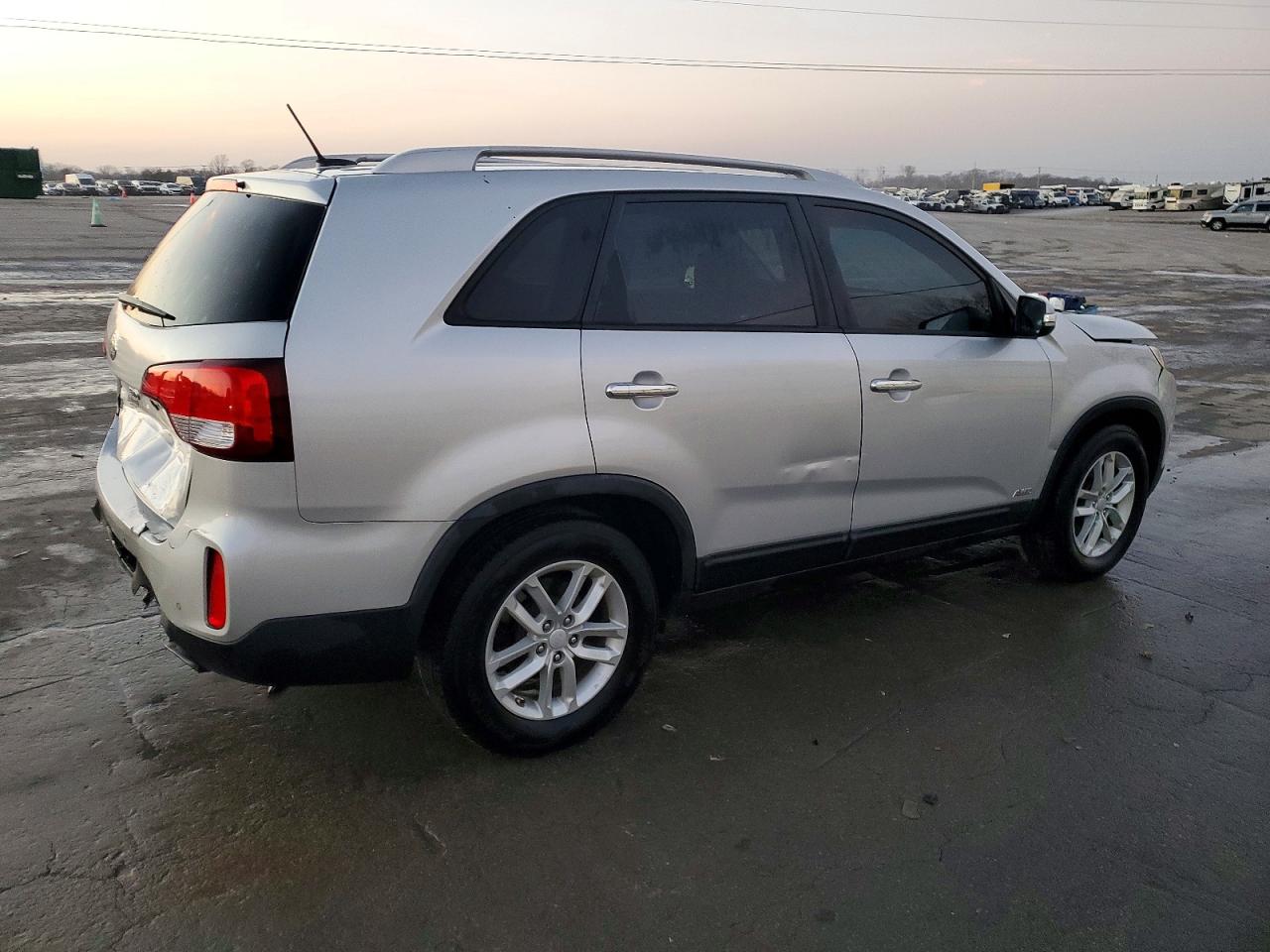 2015 KIA SORENTO LX photo 3