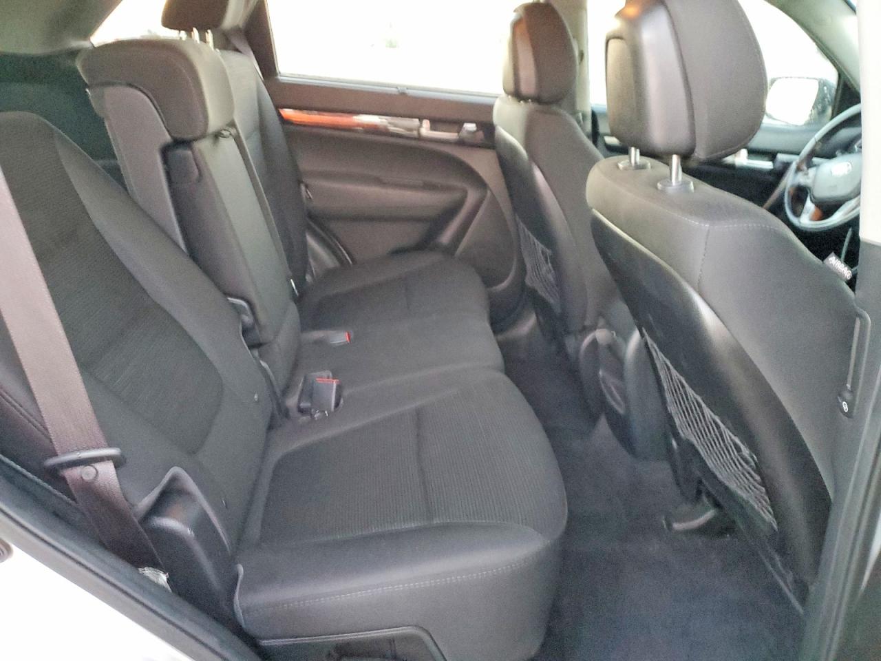 2015 KIA SORENTO LX photo 11