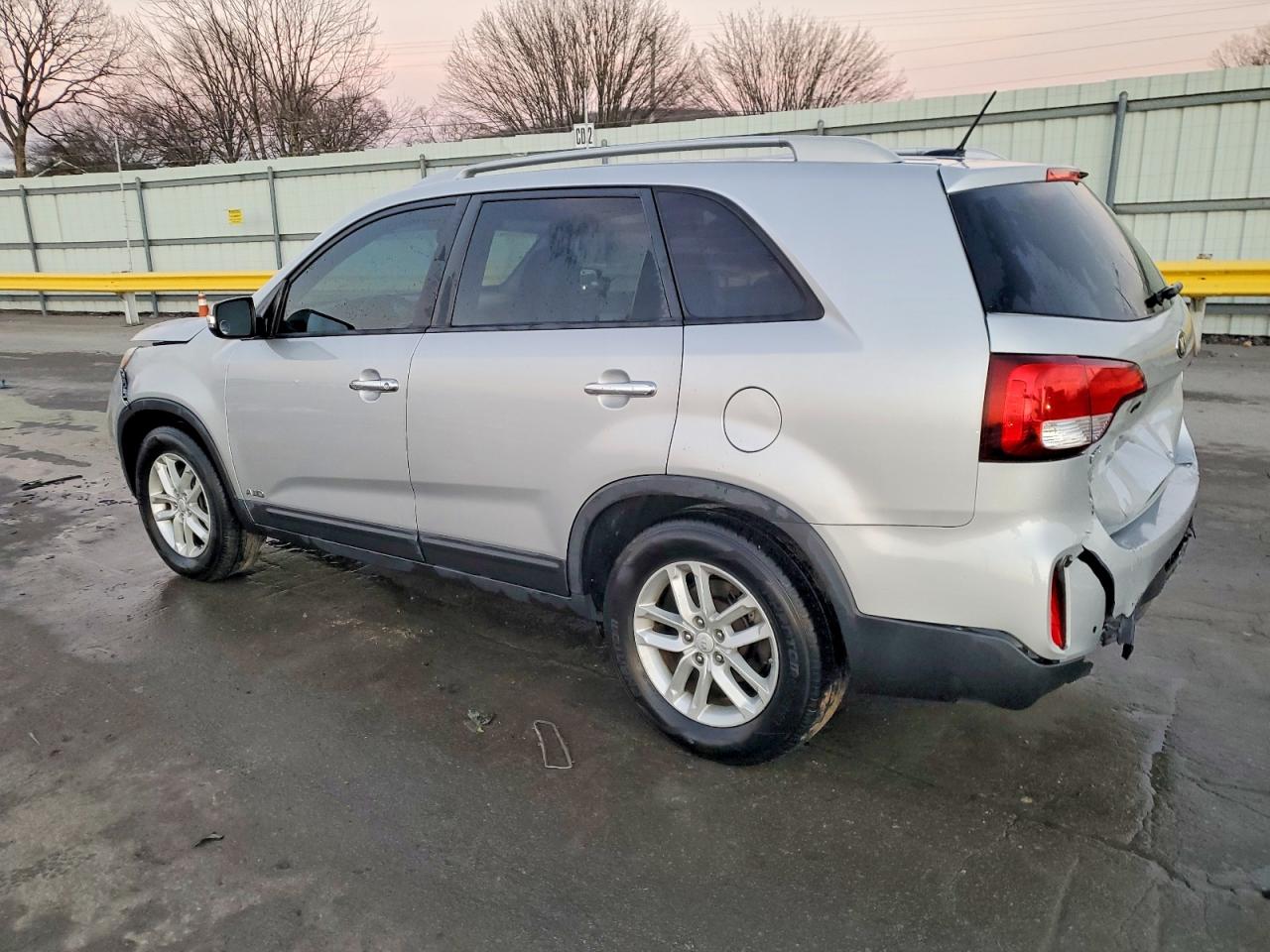2015 KIA SORENTO LX photo 2