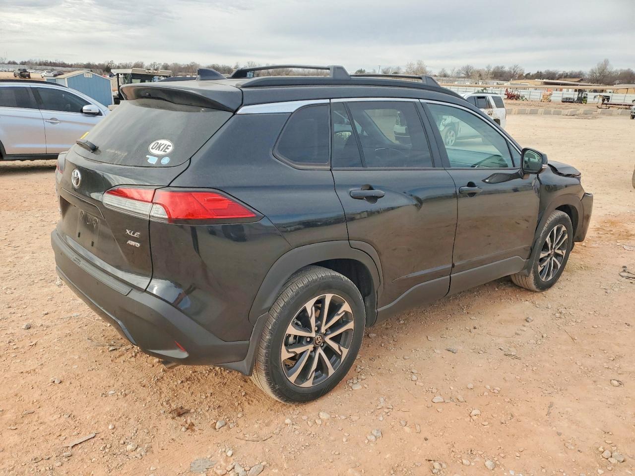 2025 TOYOTA COROLLA CROSS XLE photo 3