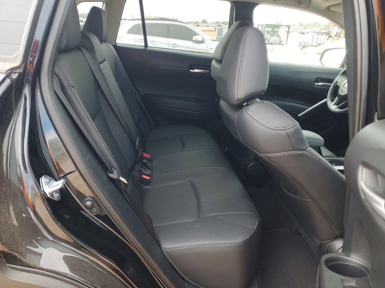 2025 TOYOTA COROLLA CROSS XLE photo 11