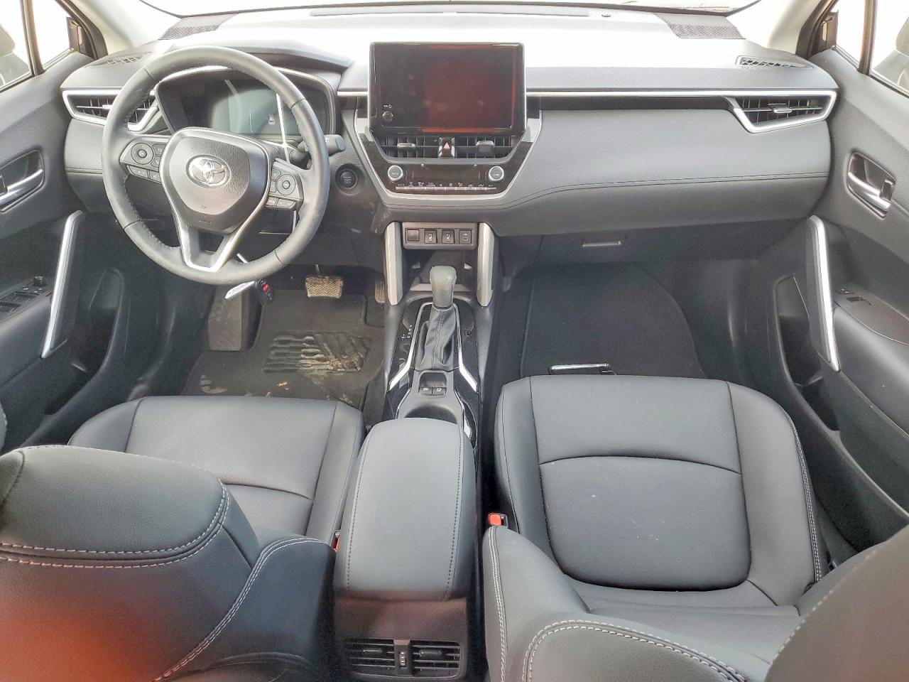 2025 TOYOTA COROLLA CROSS XLE photo 8