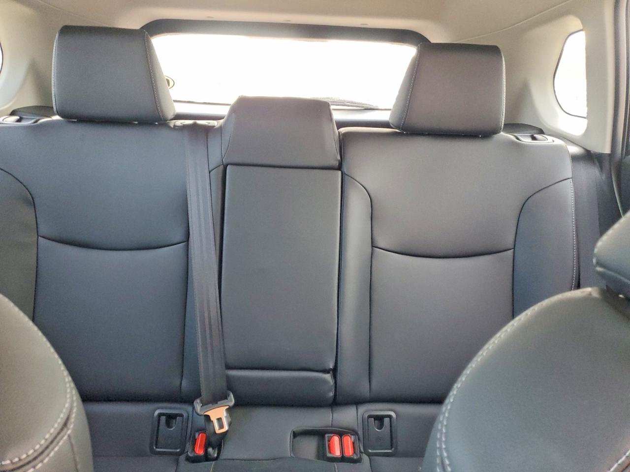 2025 TOYOTA COROLLA CROSS XLE photo 10
