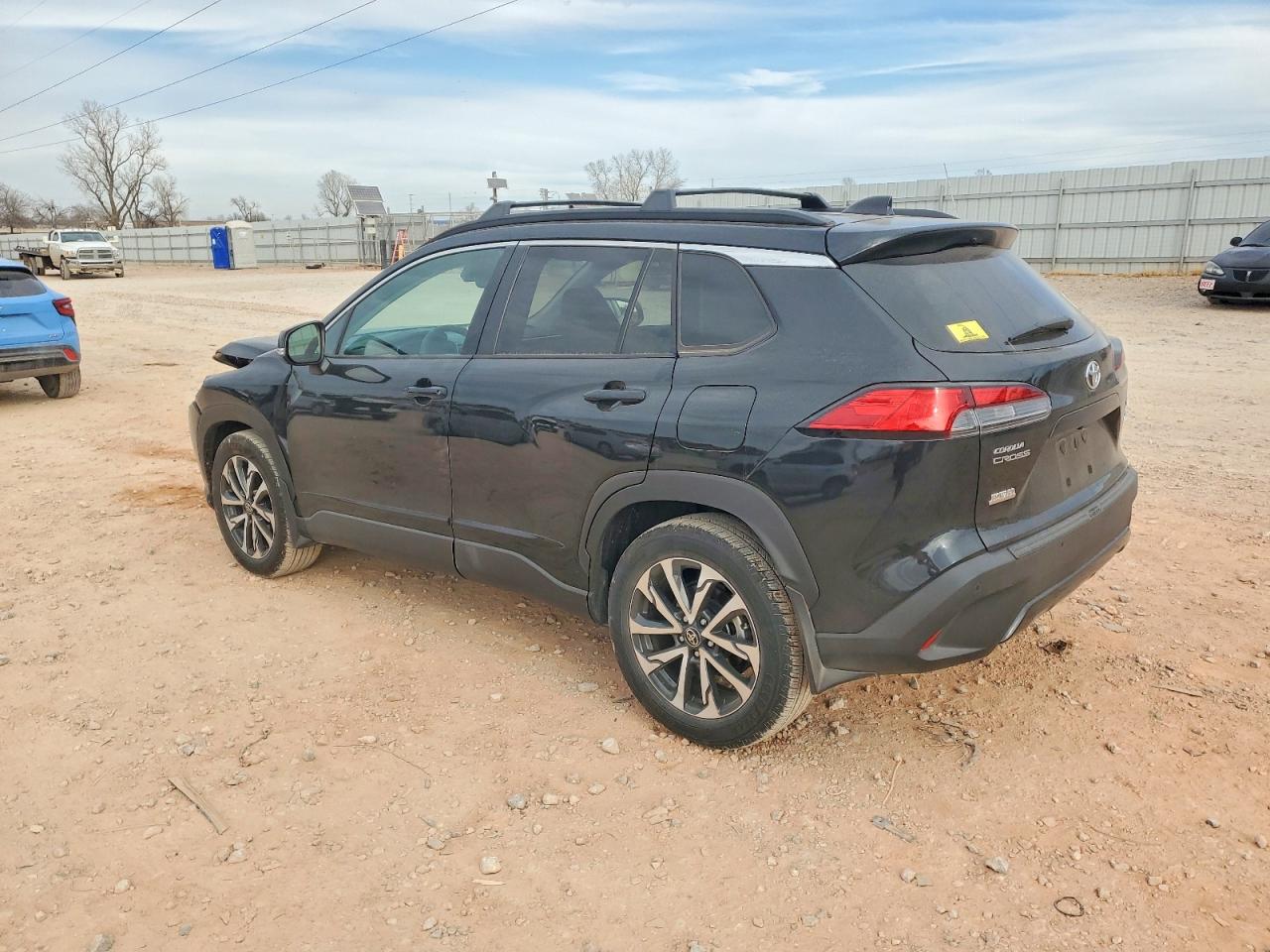 2025 TOYOTA COROLLA CROSS XLE photo 2