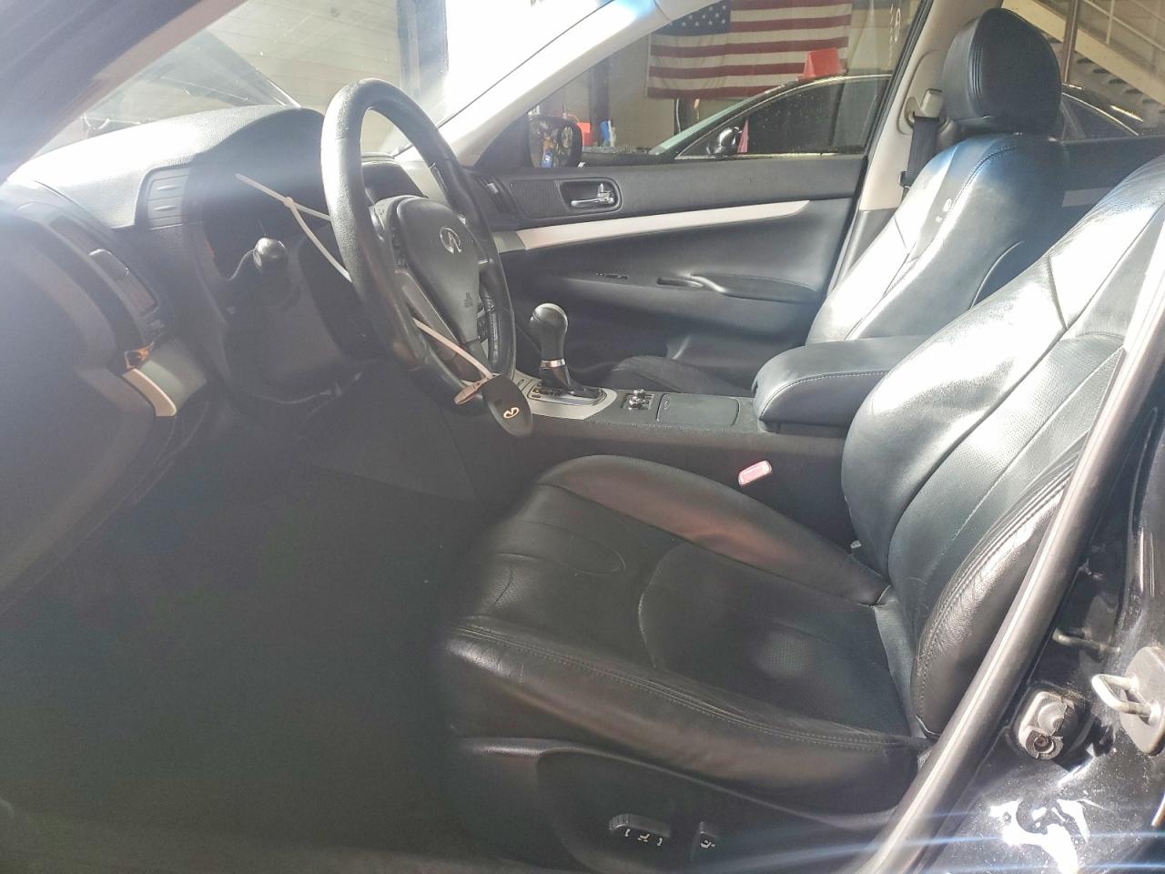 2009 INFINITI G37 photo 7