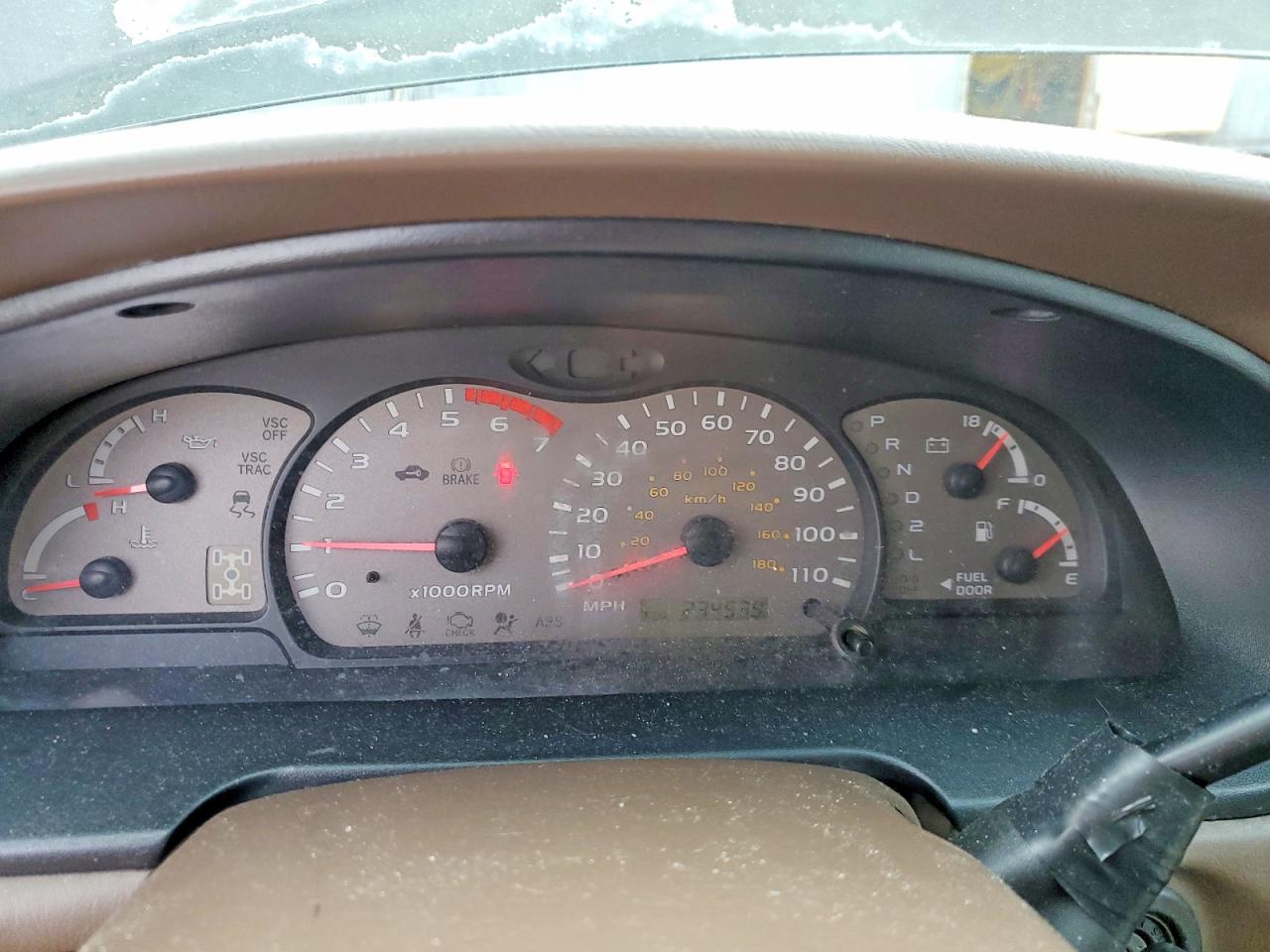 2002 TOYOTA SEQUOIA SR5 photo 9