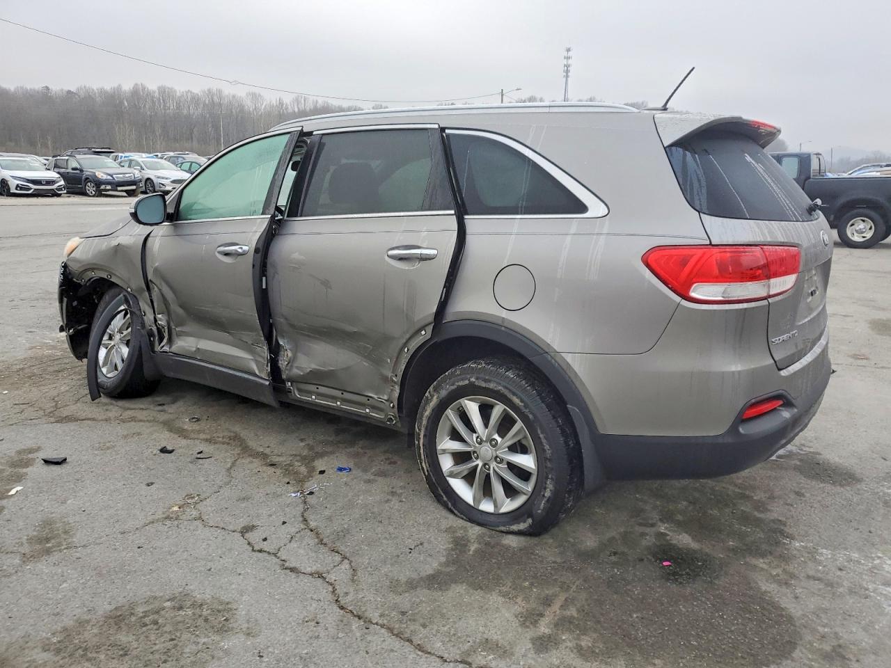 2017 KIA SORENTO LX photo 2