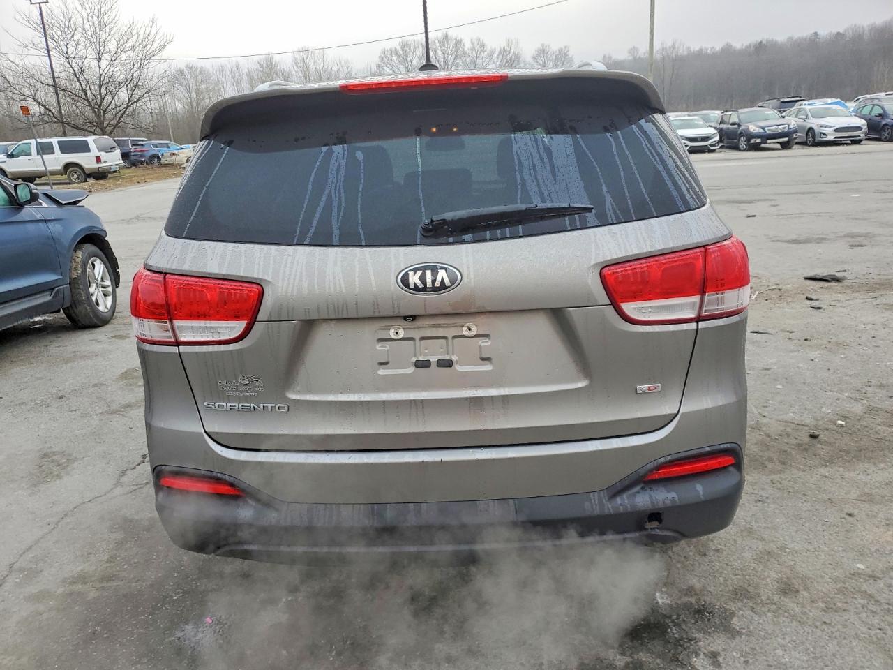 2017 KIA SORENTO LX photo 6