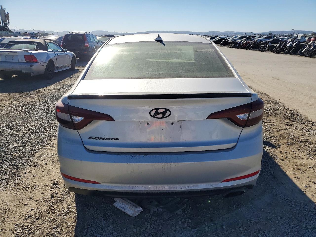 2015 HYUNDAI SONATA SE photo 6