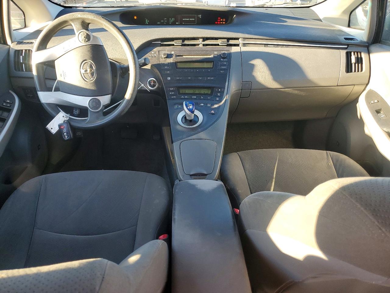 2010 TOYOTA PRIUS photo 15
