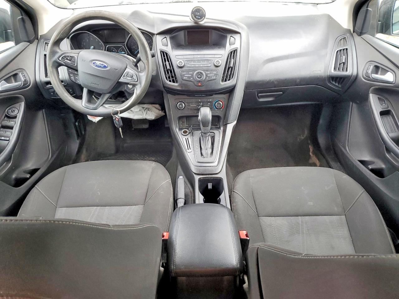 2018 FORD FOCUS SE photo 8