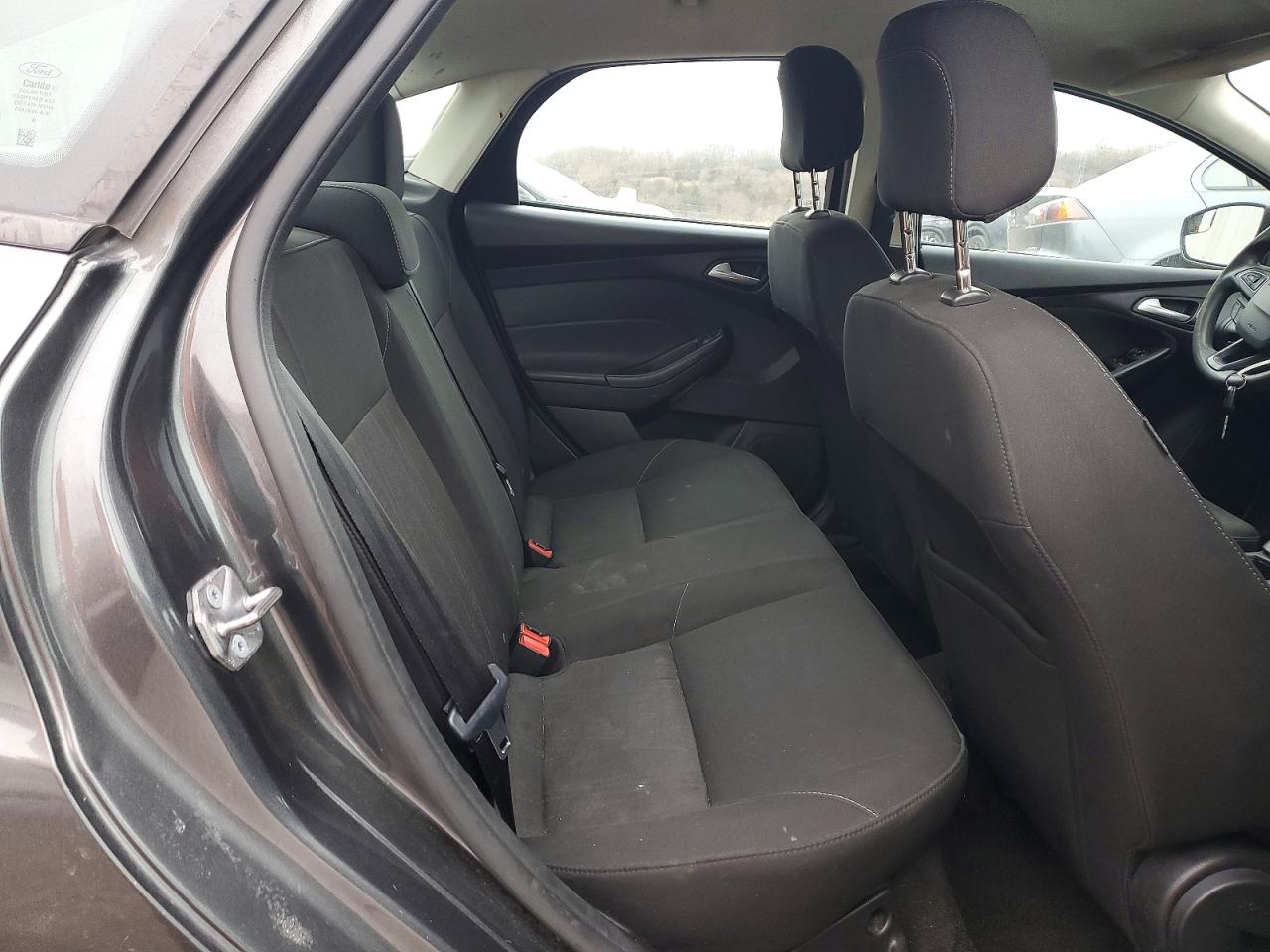 2018 FORD FOCUS SE photo 10